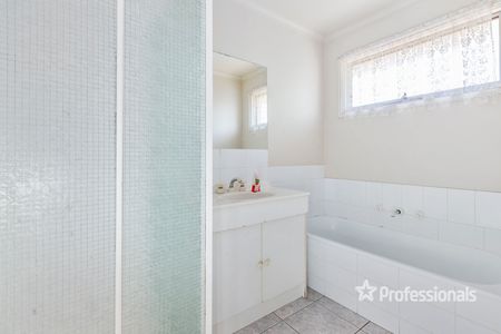 2/10 Bailey Street, Werribee VIC 3030 - Photo 3