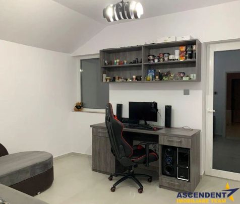 Casa cu 4 camere, Livezeni - Photo 1