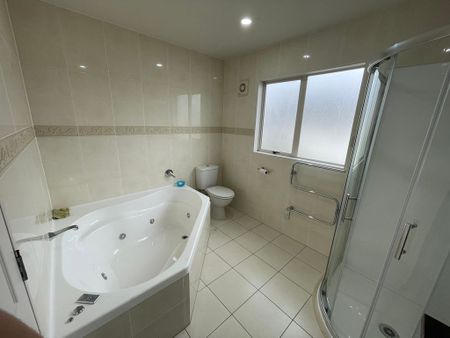 East Tamaki Heights - Photo 3