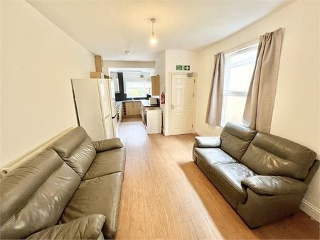 6 bedroom semi-detached house to rent - Photo 4