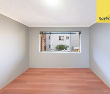 Prime Location! - Photo 4