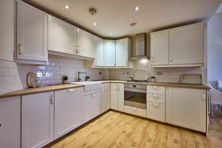 10 Sullivan Court, Sullivan Place, Holywood, BT18 9JF - Photo 5