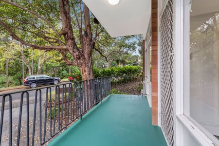 Refurbished One Bedroom Apartment in Great Location - Photo 2