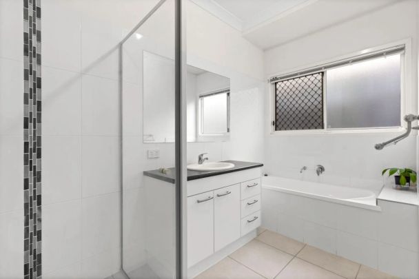 Spacious Contemporary Home - Photo 1