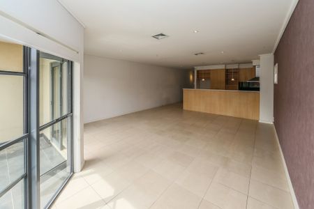 Large and Bright Modern Apartment in Kew - Photo 2