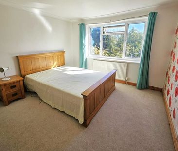 Church Road, West Byfleet, Surrey, KT14 - Photo 4