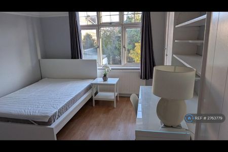 1 bedroom in a house share to rent - Photo 4