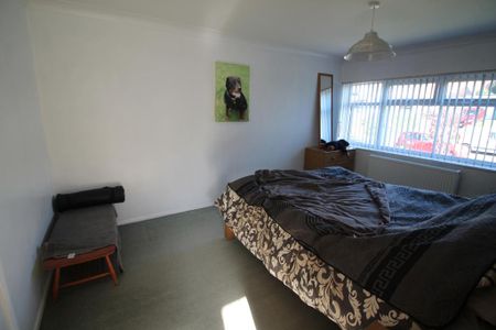 3 bedroom semi-detached house to rent - Photo 5