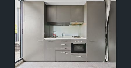 SUPERIOR POSITIONING AT SOCIETY - Photo 2