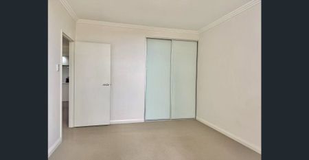 Ground floor 3 Bedroom + Study Apartment - Photo 4