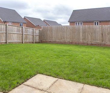 A well presented 4 bedroom semi-detached unfurnished property withi... - Photo 3