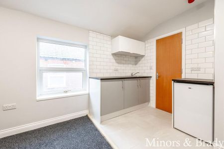 1 bedroom in a house share to rent - Photo 3