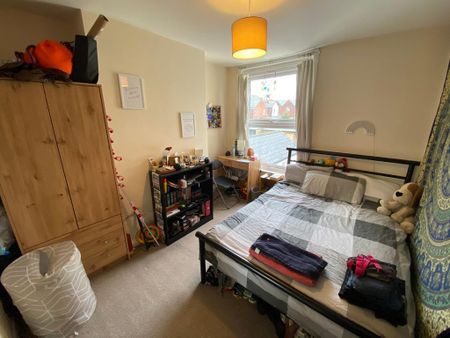 4 bedroom terraced house to rent - Photo 5