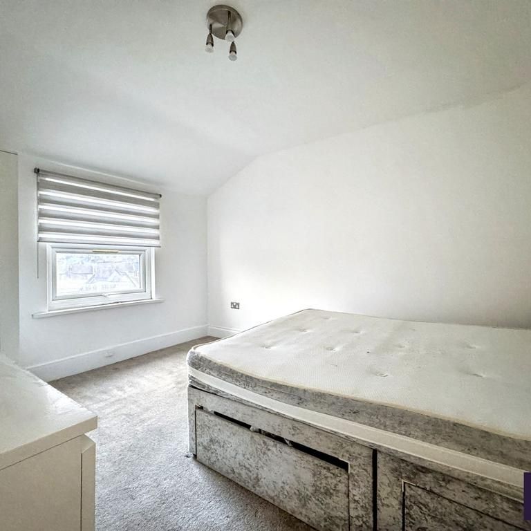 3 bedroom flat to rent - Photo 1