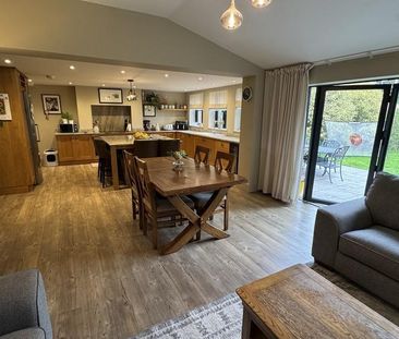 4 bedroom semi-detached house to rent - Photo 1