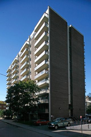 Mid-rise apartment building in Centretown - One-month free rent on 12-month lease! - Photo 4