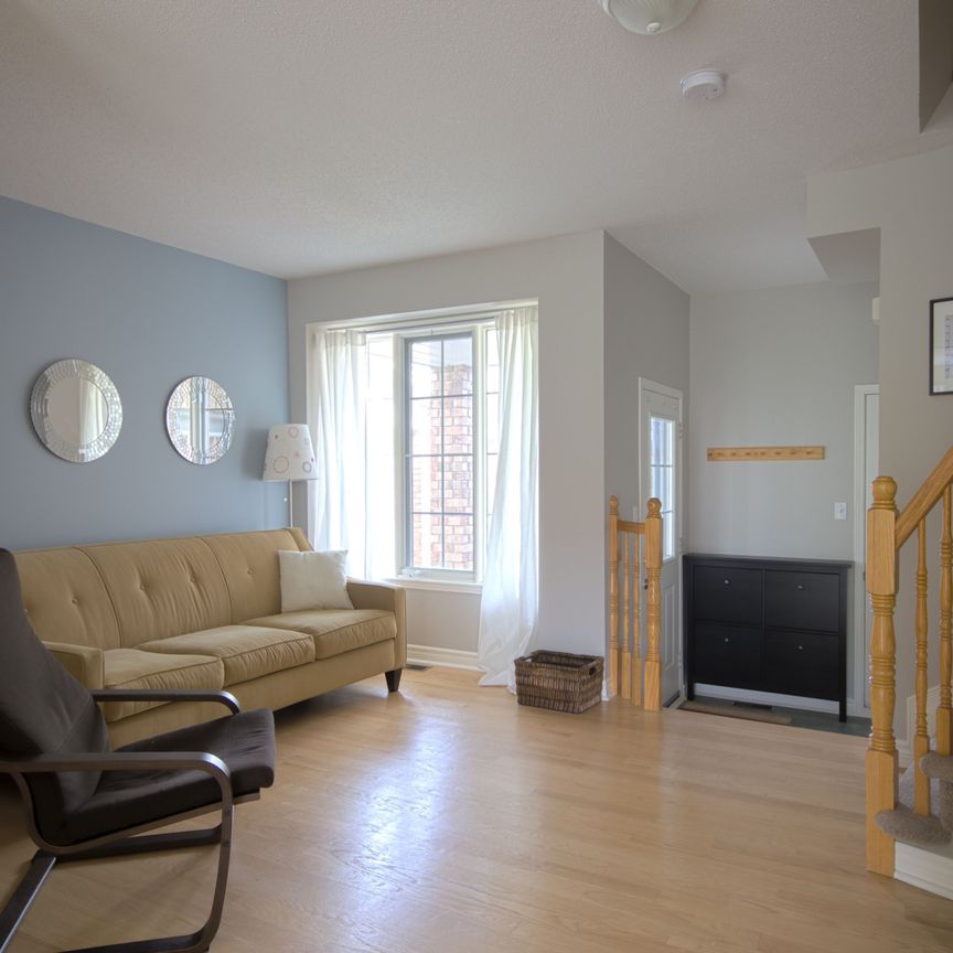 For Lease - 46 College Circle, Overbrook - Castleheights and Area, Ontario - Photo 1