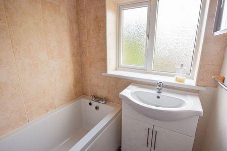 2 bedroom semi-detached house to rent - Photo 4