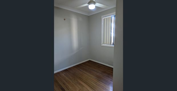 Excellent location, Partially Furnished 2 Bedroom unit with 1 car park in Central Annerley - Photo 1