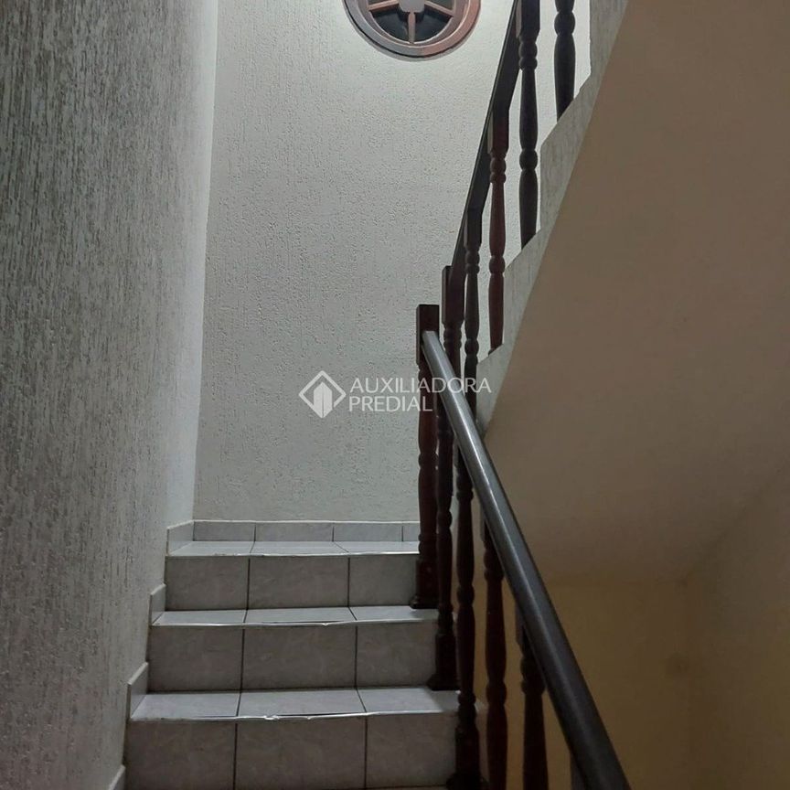 Sobrado com 3 quartos e 150m² para alugar em Montanhão, São Bernardo do Campo. - Foto 1