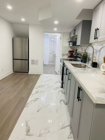 For Lease - 8 Wimbledon Court, Whitby, Ontario - Photo 2