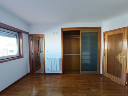 Apartamento T3 com Terraço Privativo para Arrendamento em Nova Queijas - Photo 2