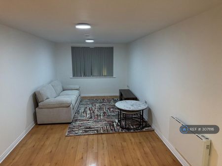 2 bedroom flat to rent - Photo 2