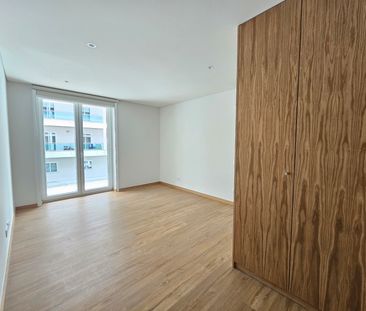 Semi-new 2 bedroom flat, next to the Wisteria Shopping Center! - Photo 1