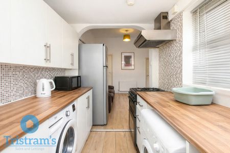 5 bed Mid Terraced House for Rent - Photo 2