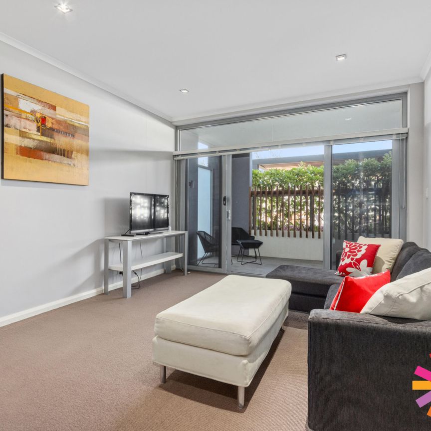 SUMMER IN THE CITY IN WEST PERTH! - Photo 1