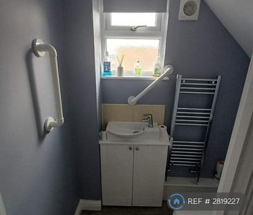 1 bedroom in a house share to rent - Photo 5