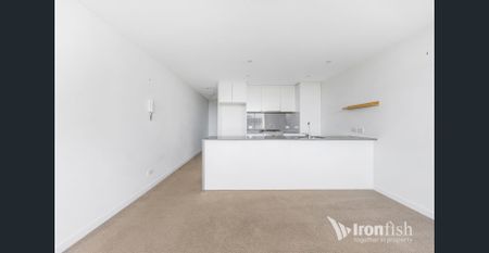 LUXURY SPLIT LEVEL SPACIOUS APARTMENT - Photo 5