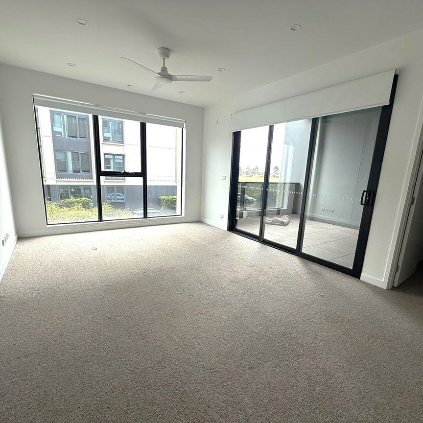 Spacious Apartment in heart of Williams Landing - Photo 1