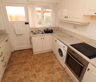 3 bedroom semi-detached house to rent - Photo 2
