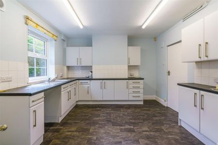4 bedroom detached house to rent - Photo 3
