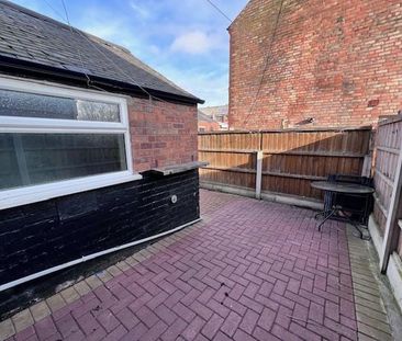2 bedroom end of terrace house to rent - Photo 5