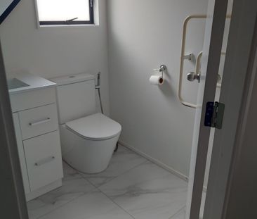 Modern, Fresh & Perfectly Positioned - Photo 4