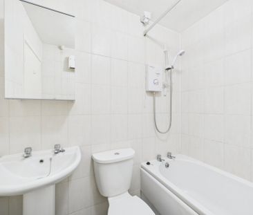 Windsor Drive, High Wycombe, Buckinghamshire,HP13 - Photo 6