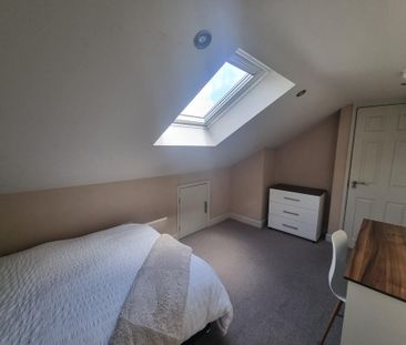 1 bedroom in a house share to rent - Photo 2