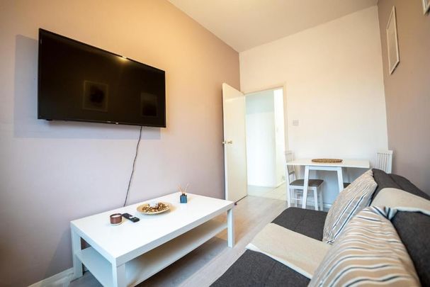 2 Bed Flat, Selhurst Road, SE25 - Photo 1