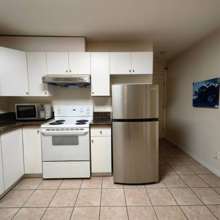 Vancouver East - Victoria vs E 46th 2 bdrms ground floor for rent - Photo 1