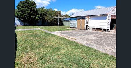 Original 2 bedroom home in Swansea - Photo 5