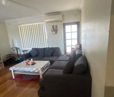 2 bedroom modern unit - Photo 2