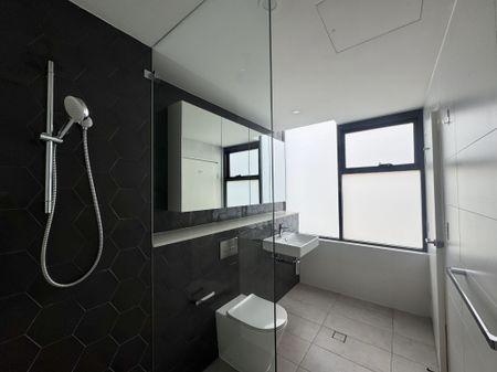 Luxury living in the heart of Maroubra - Photo 3