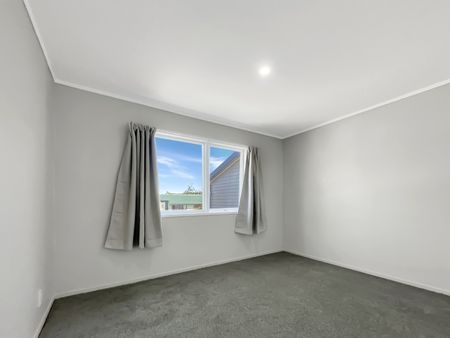 Bayview - 4 Bedroom - Photo 2