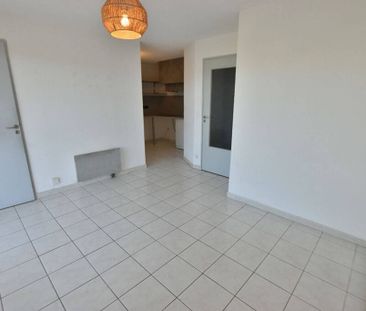 Location appartement 1 pièce 30 m² Saint-Raphaël 83700 - Photo 3