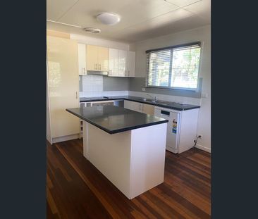 FULLY RENOVATED INSIDE, WALKING DISTANCE TO TOWN CENTRE - Photo 5