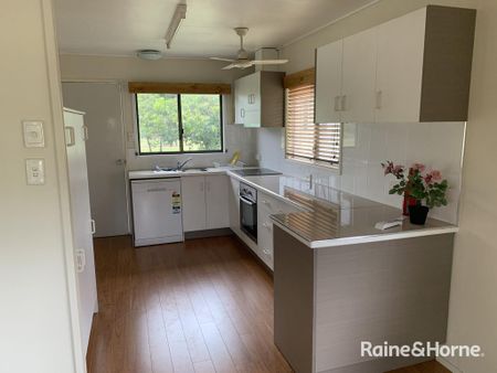 3 BEDROOM HOME MORANBAH - Photo 4