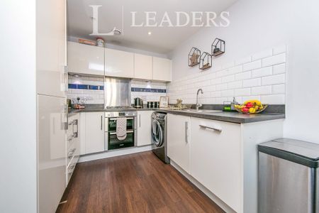 4 bedroom house to rent Osprey Drive, Stowmarket, IP14 - Photo 3