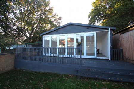 4 bedroom semi-detached house to rent - Photo 3